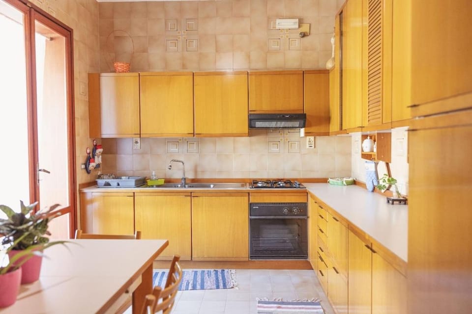 Kitchen or kitchenette, oven, stove