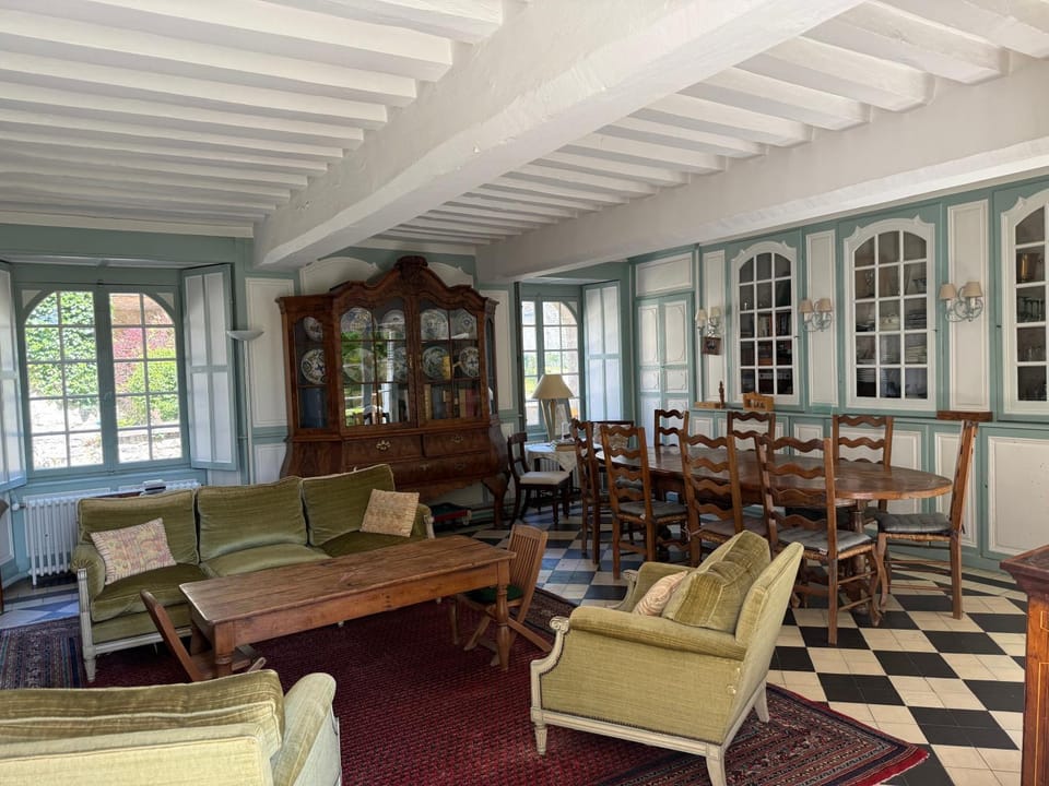Living room, Seating area