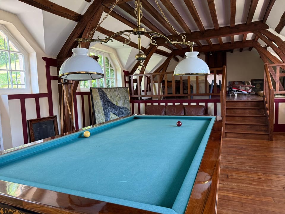 Billiard, Game Room