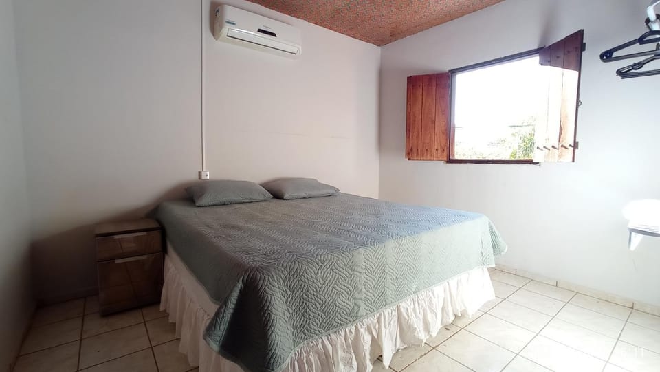 Bed, Photo of the whole room, air conditioner