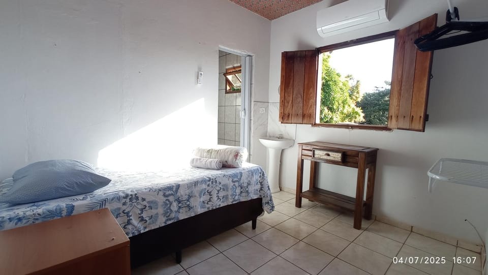 Bed, Photo of the whole room, towels