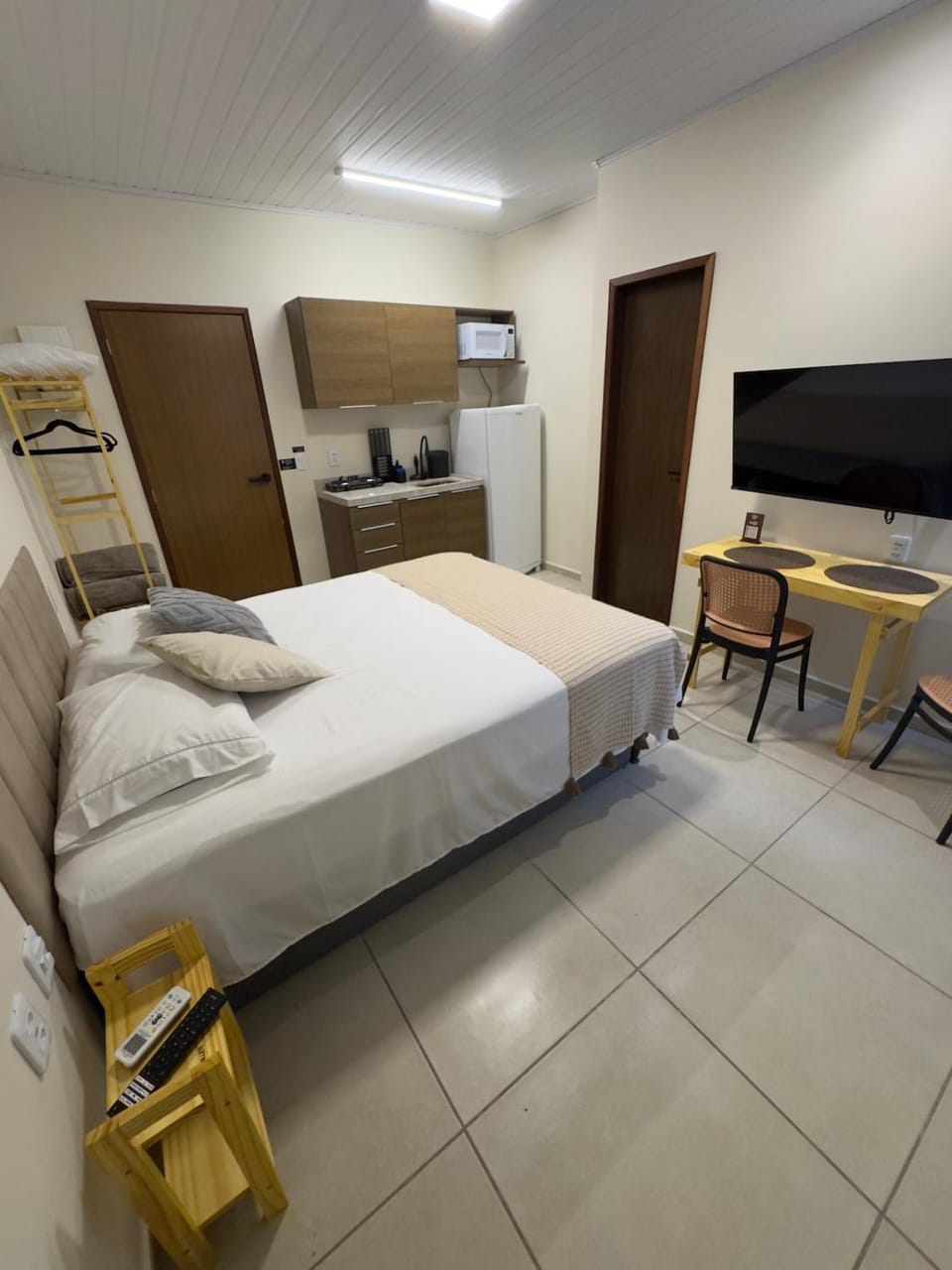 Bed, TV and multimedia, Kitchen or kitchenette, Dining area