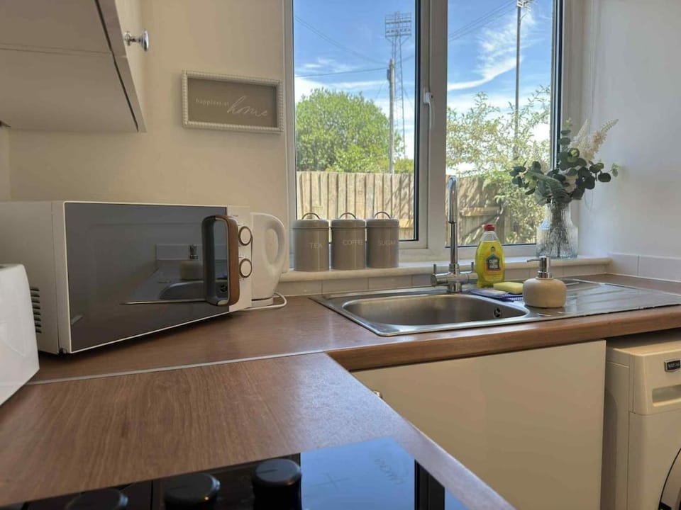 Botanica convenient centre Stay free parking Apartment in Swindon