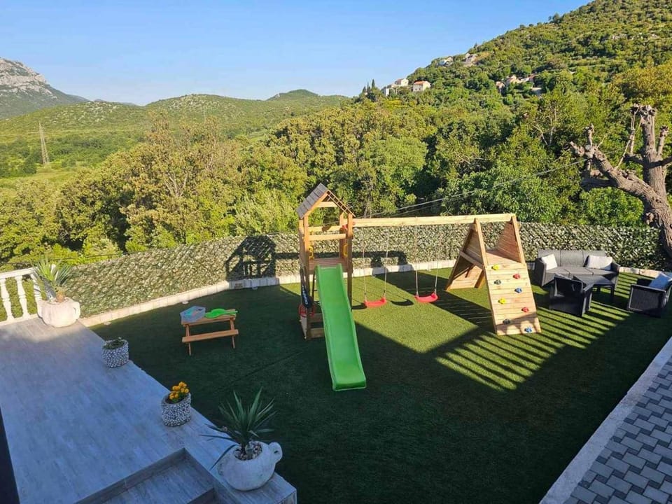 Location, children, Family