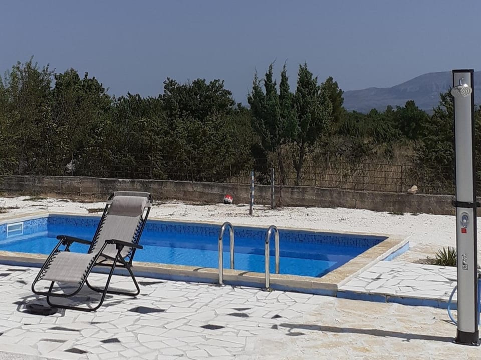 Swimming pool, Location, children, Family