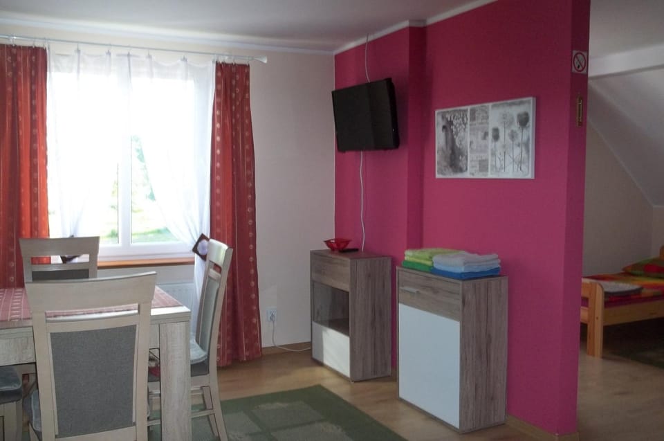 TV and multimedia, Photo of the whole room, Seating area