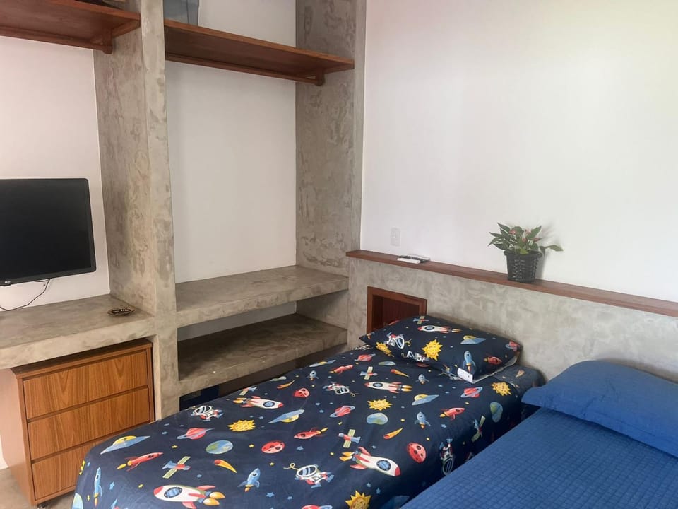 Bed, TV and multimedia, Bedroom