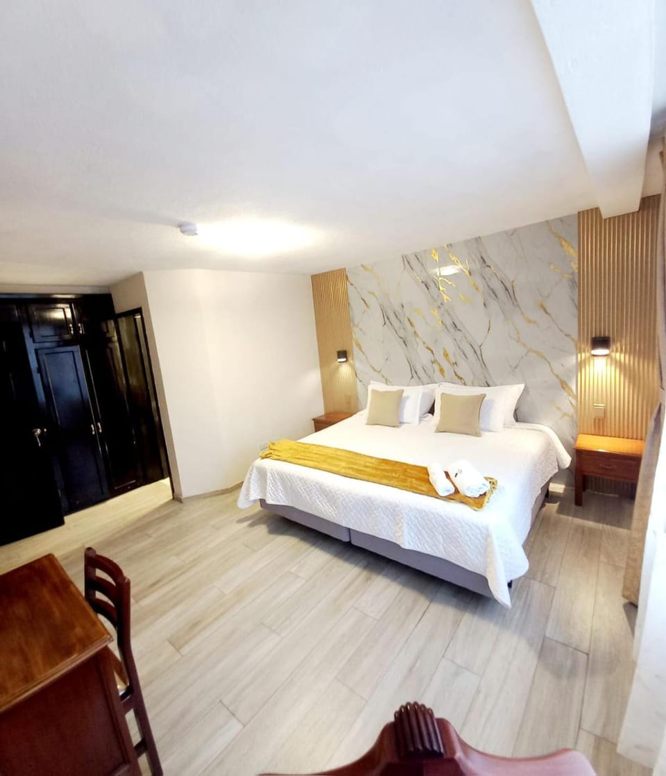 Bed, TV and multimedia, Bedroom