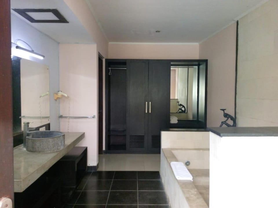 Toilet, Bathroom, towels