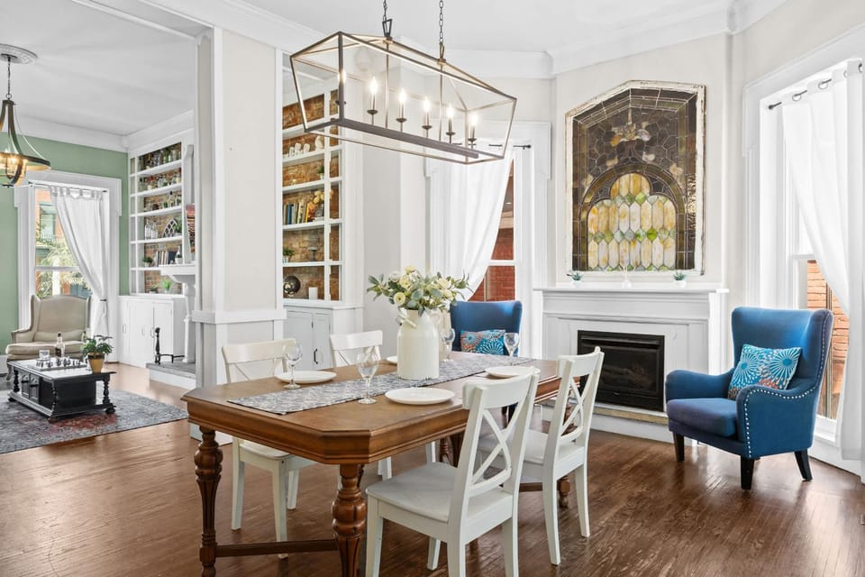 Elegant Manor w Private Yard & Modern Amenities House in Jefferson County