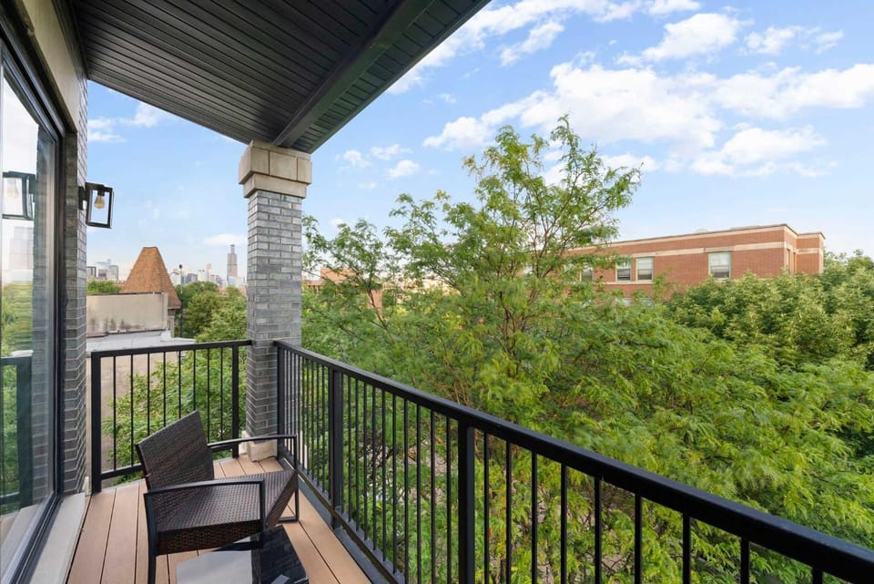 New 3Bed 2Bath Condo with Parking by United Center Apartment in Chicago
