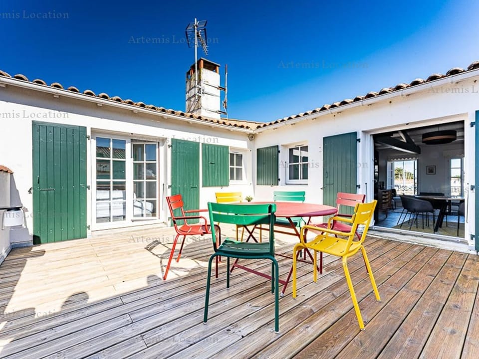 Appartement moderne avec grande terrasse à Ars-en-Ré - FR-1-835-31 Apartment in Nouvelle-Aquitaine