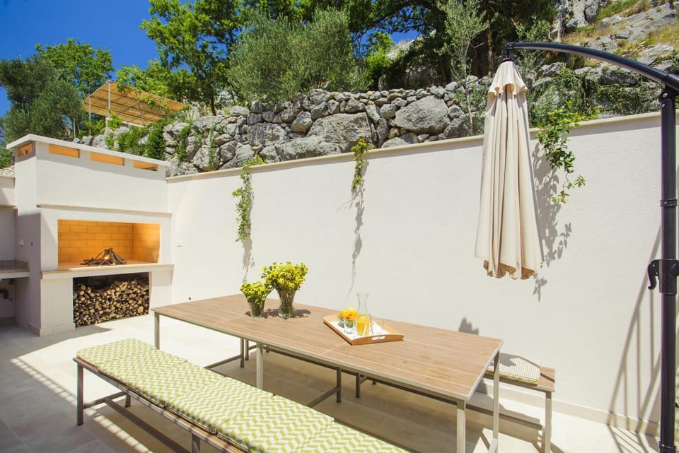BBQ facilities, Balcony/Terrace, Seating area, Dining area