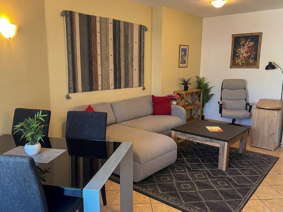 Casa Varesi, 5 Stock by HolAp SA Apartment in Locarno