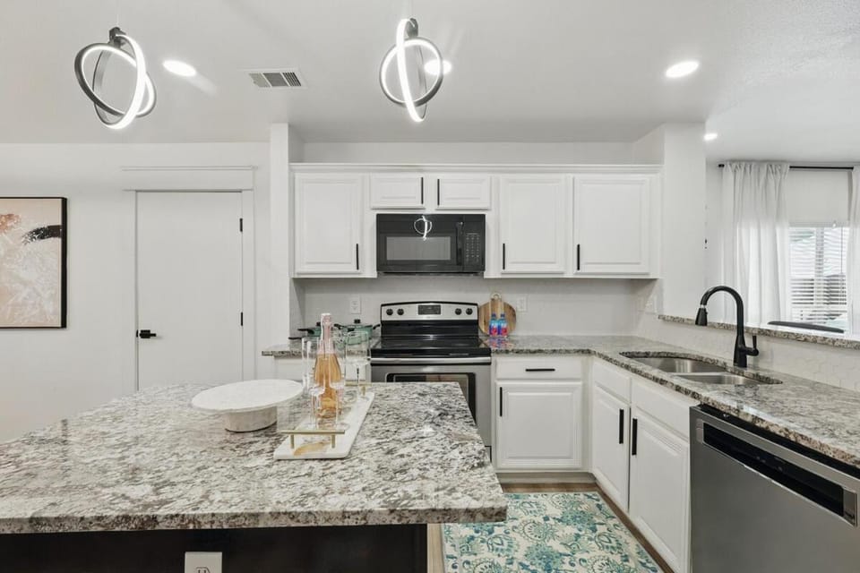 The Beach Oasis In Dallas, Pool & Sauna Apartment in Plano