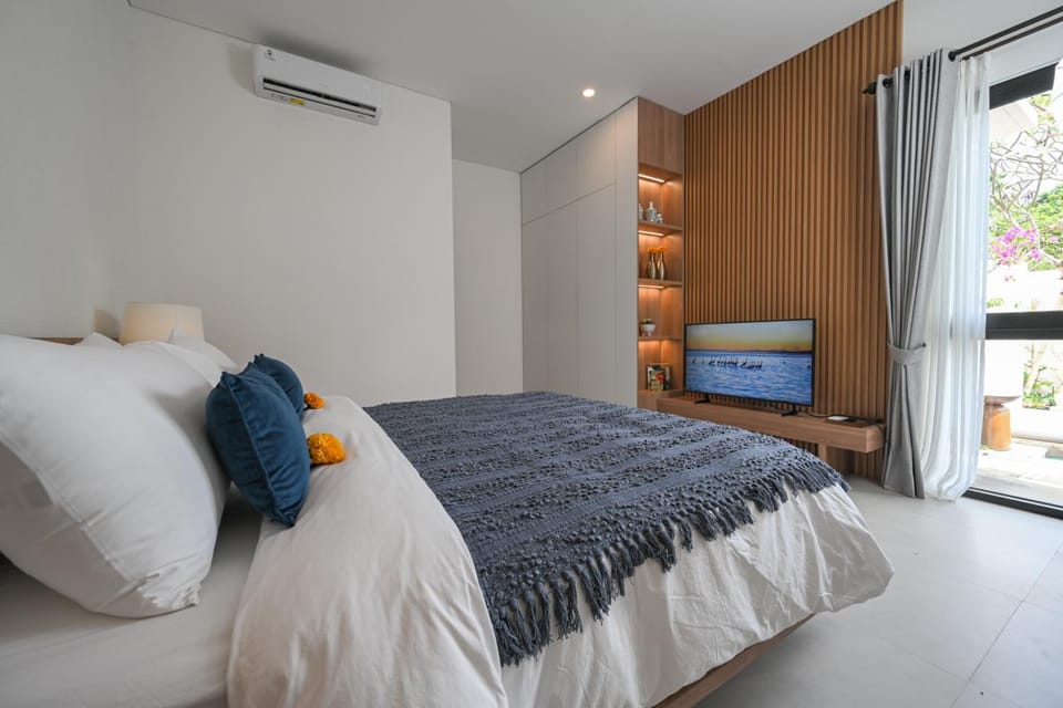 Bed, Photo of the whole room, Bedroom, air conditioner