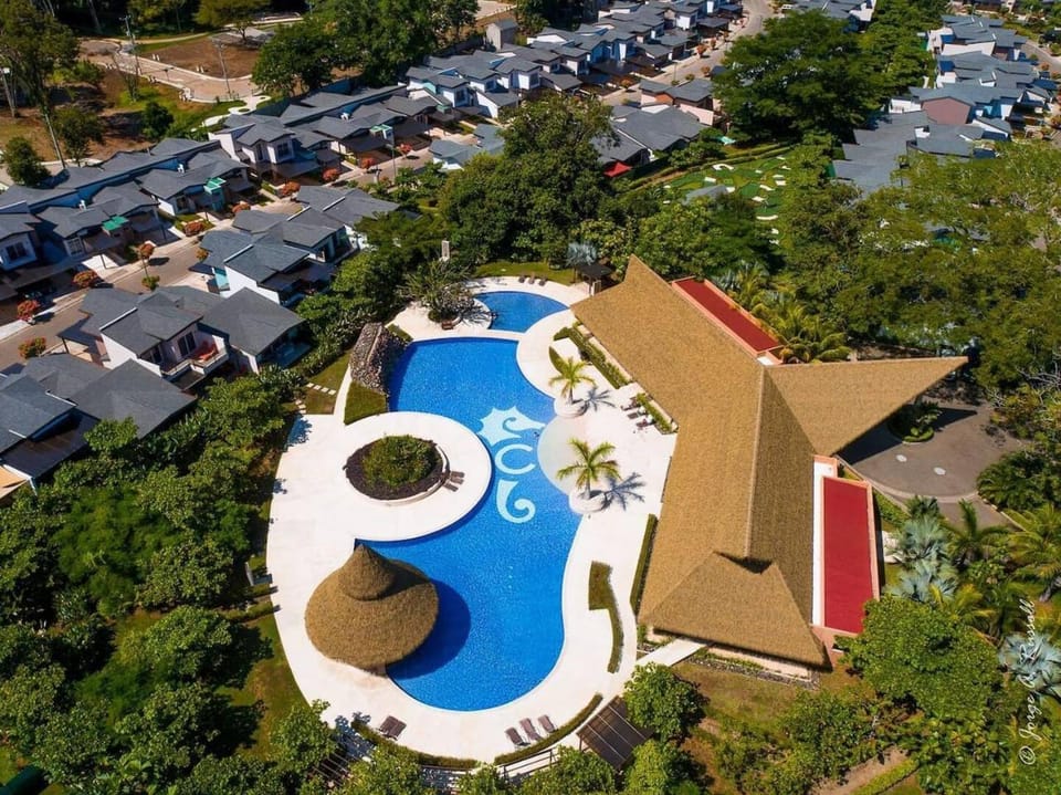 Upscale Tropical Retreat 4BR in Gated Resort House in Jaco