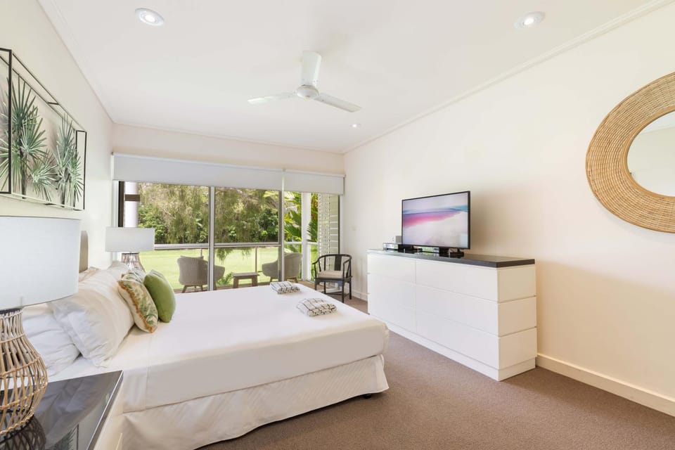 Mirage Resort Villa 146 with access to Sheraton Facilities Villa in Port Douglas