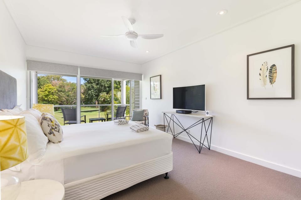 Mirage Resort Villa 147 with access to Sheraton Facilities Villa in Port Douglas