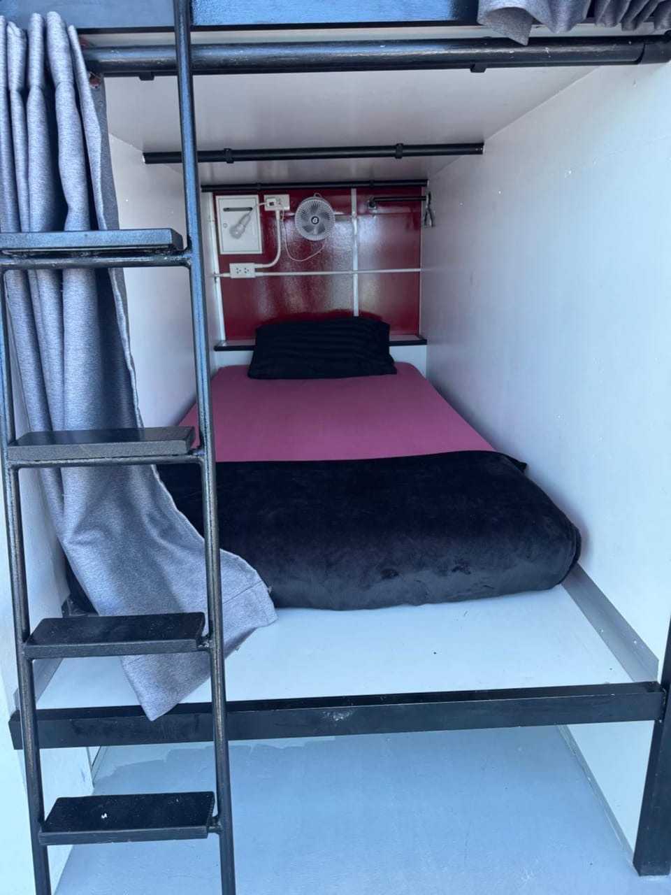 Bedroom, bunk bed