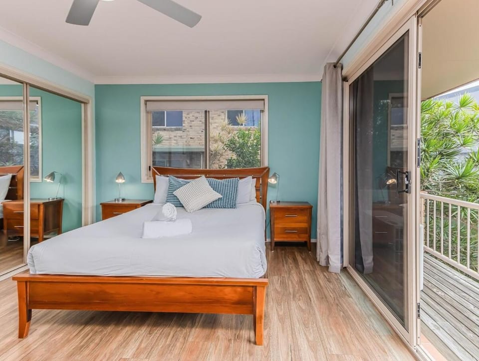 Bed, Balcony/Terrace, Photo of the whole room, Bedroom, towels