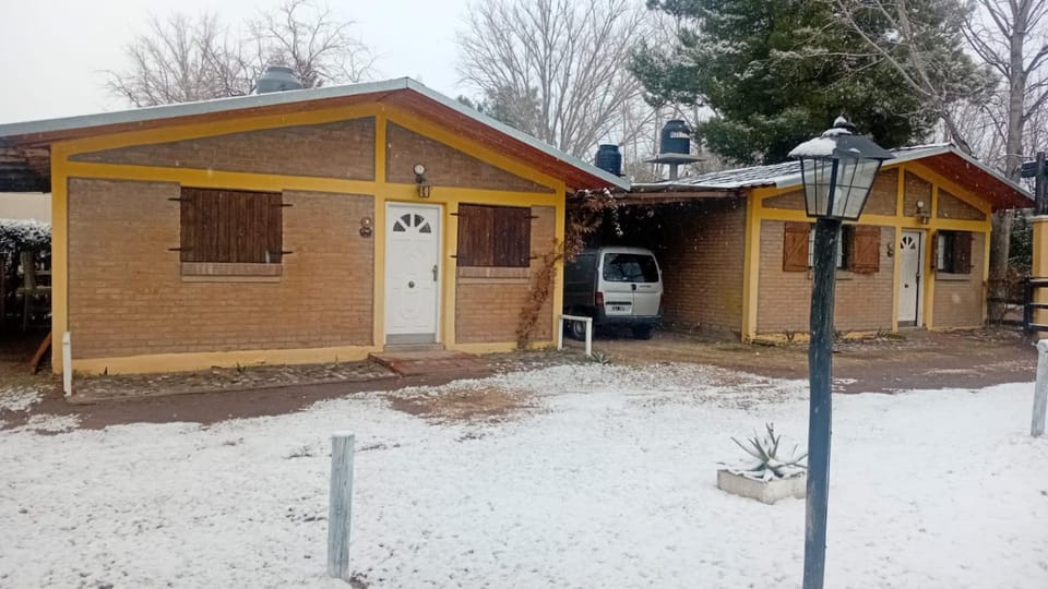 Property building, Day, Neighbourhood, Winter, Street view, Parking