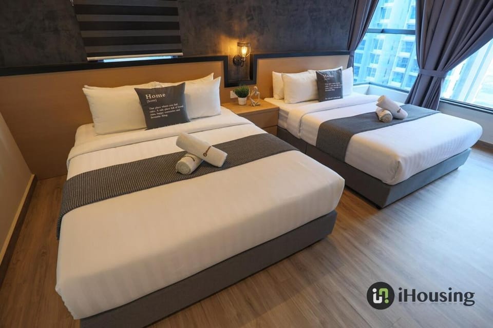 Atlantis 65' TV Gigantic Pool View 3107 iHousing Apartment in Malacca