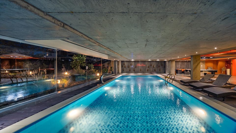 Swimming pool