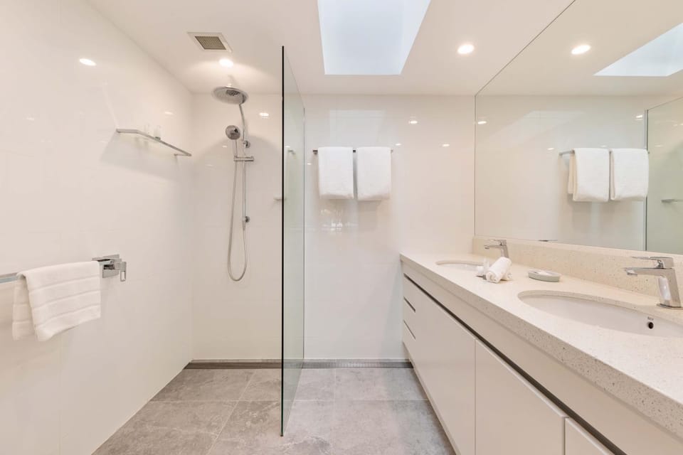 Mirage Resort Villa 405 with access to Sheraton Facilities Villa in Port Douglas