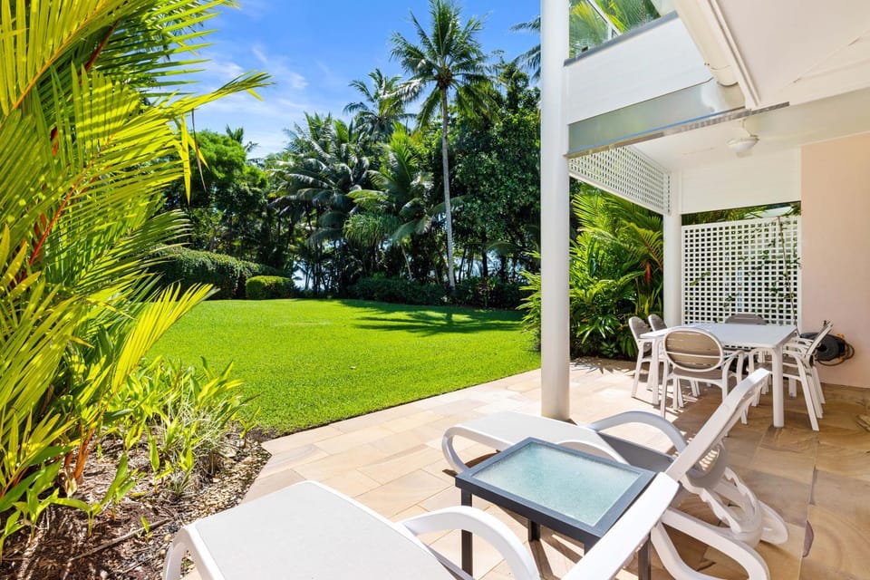 Mirage Resort Villa 405 with access to Sheraton Facilities Villa in Port Douglas