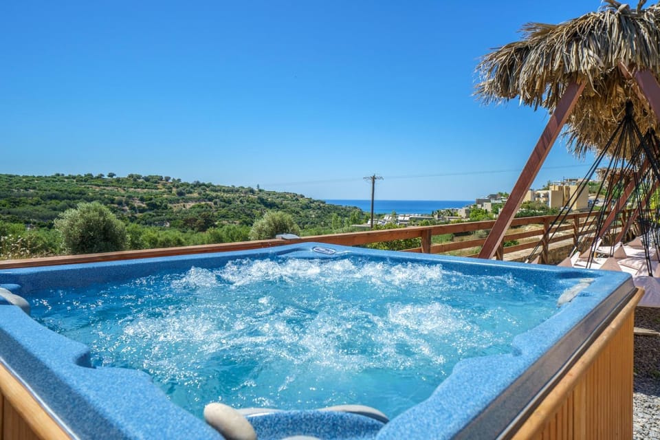 Day, Natural landscape, Hot Tub, Mountain view, Sea view