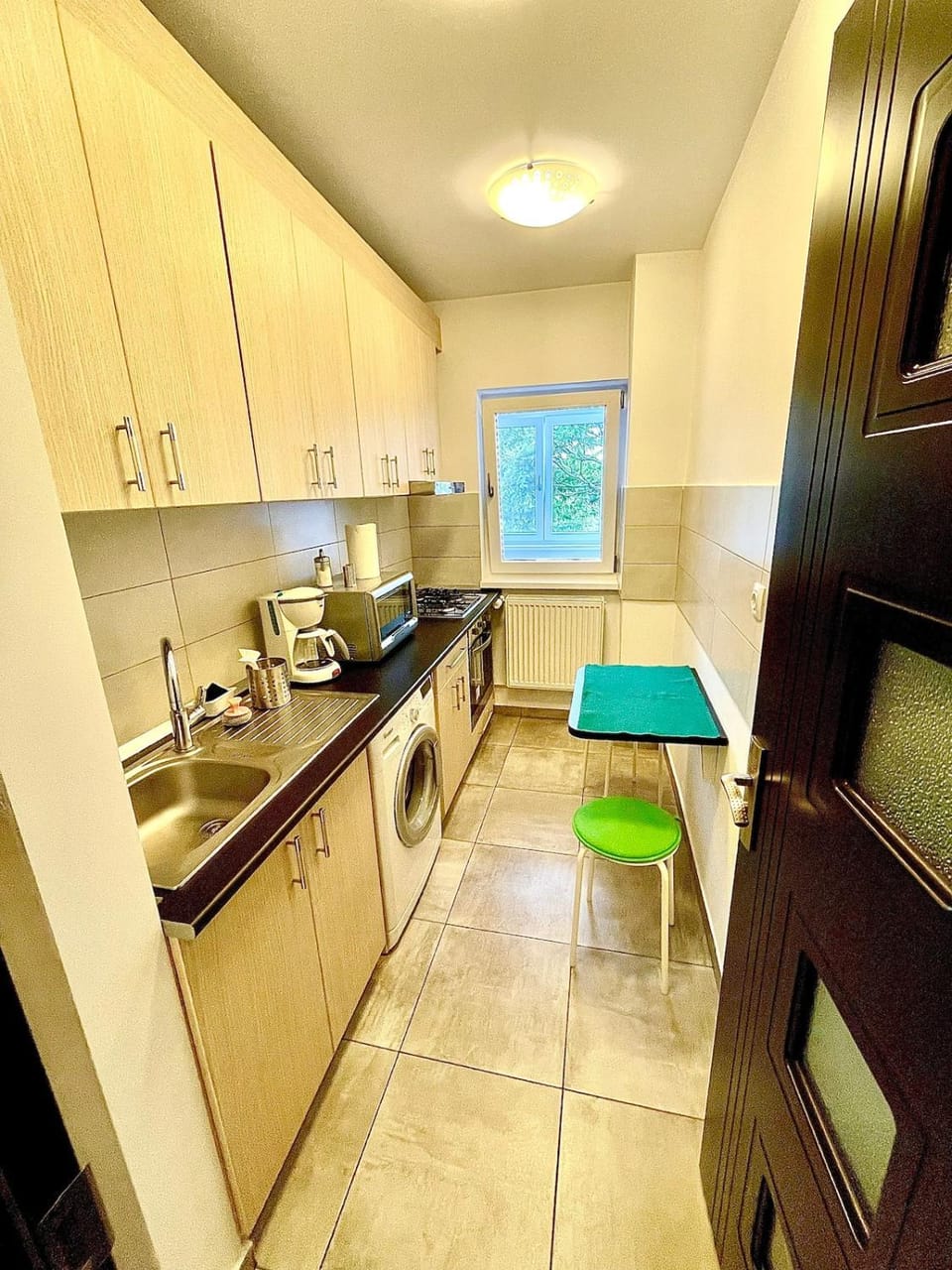 Kitchen or kitchenette, Dining area, oven, stove