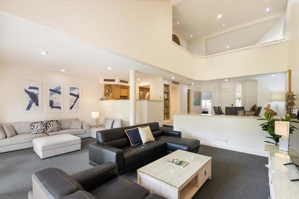 Mirage Resort Villa 420 with access to Sheraton Facilities Villa in Port Douglas