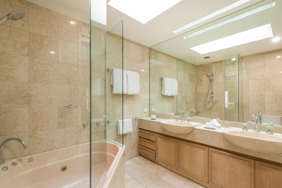 Mirage Resort Villa 420 with access to Sheraton Facilities Villa in Port Douglas