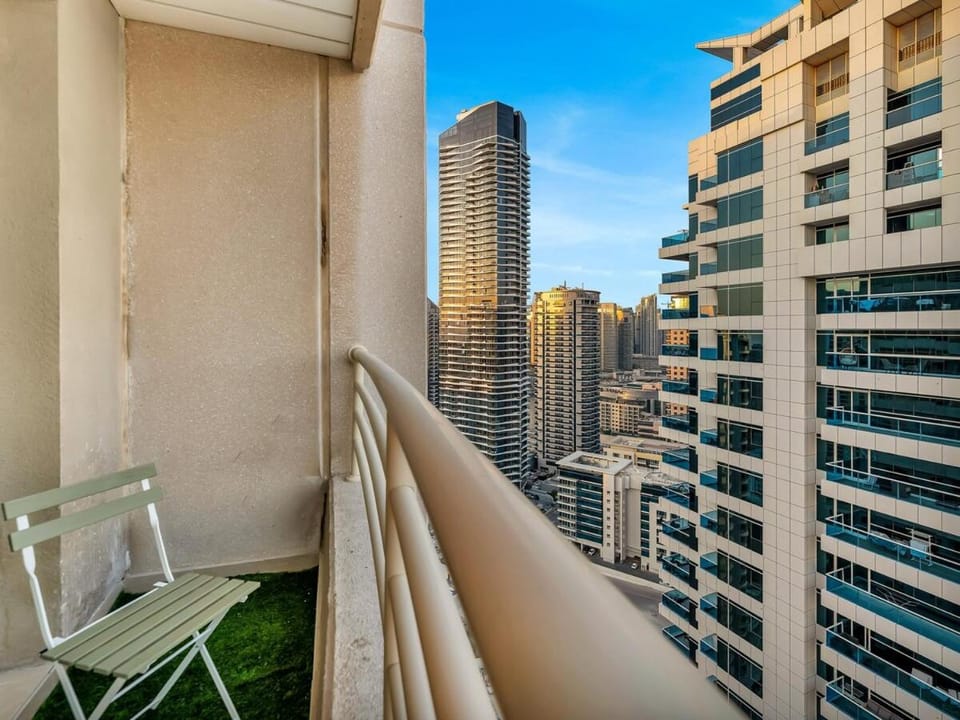 Luxury 3BHK w Floating Bed in Dubai Marina Man 2805 Apartment in Dubai