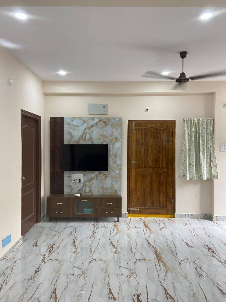 Communal lounge/ TV room, TV and multimedia, Living room, Seating area