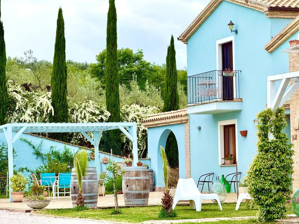 Property building, Patio, Spring, Day, Garden, Garden view