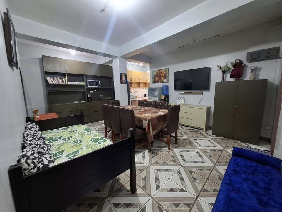 Communal lounge/ TV room, TV and multimedia, Living room, Seating area, Dining area, Evening entertainment, pet friendly