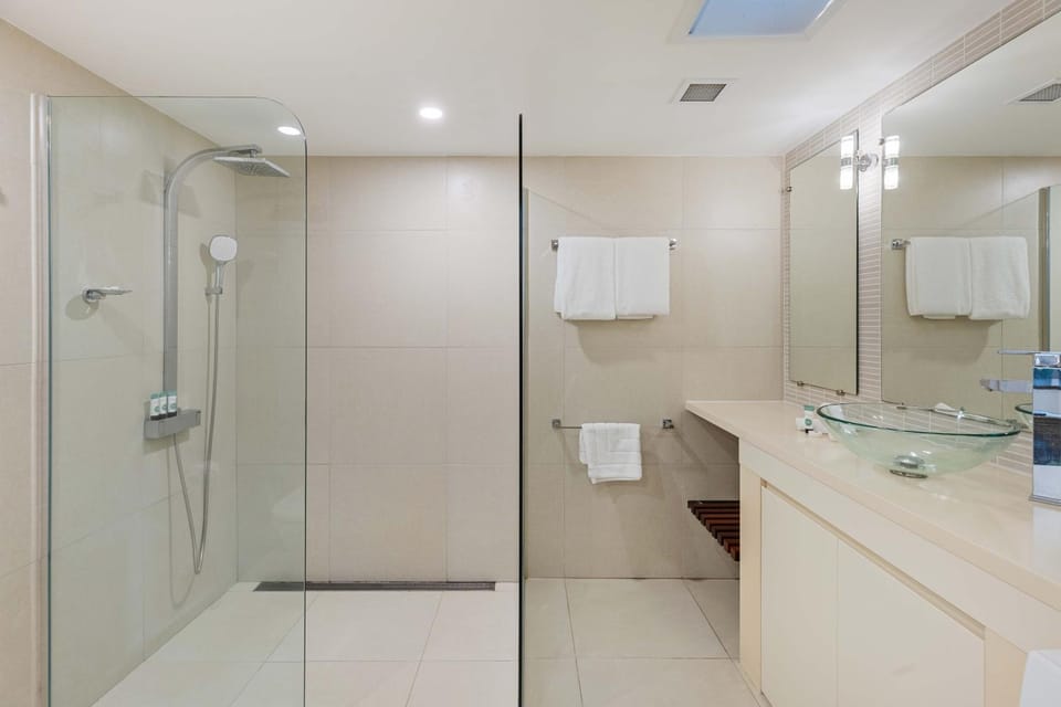 Mirage Resort Villa 454 with access to Sheraton Facilities Villa in Port Douglas