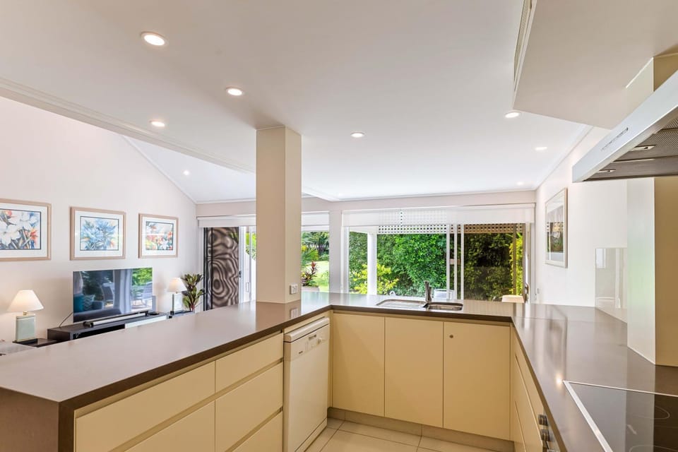 Mirage Resort Villa 454 with access to Sheraton Facilities Villa in Port Douglas