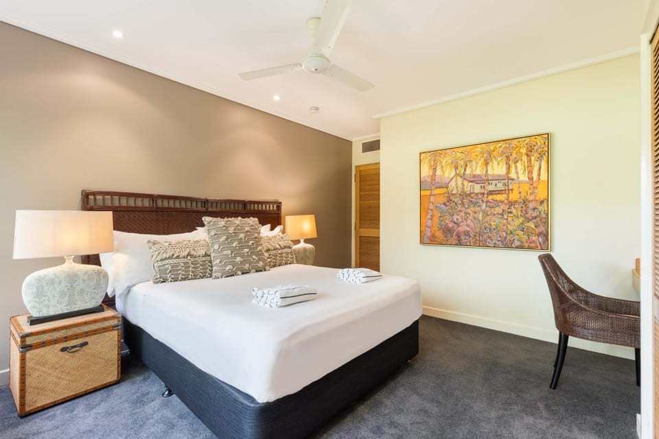 Mirage Resort Villa 112 with access to Sheraton Facilities Villa in Port Douglas