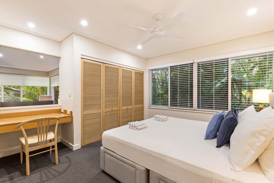 Mirage Resort Villa 418 with access to Sheraton Facilities Villa in Port Douglas