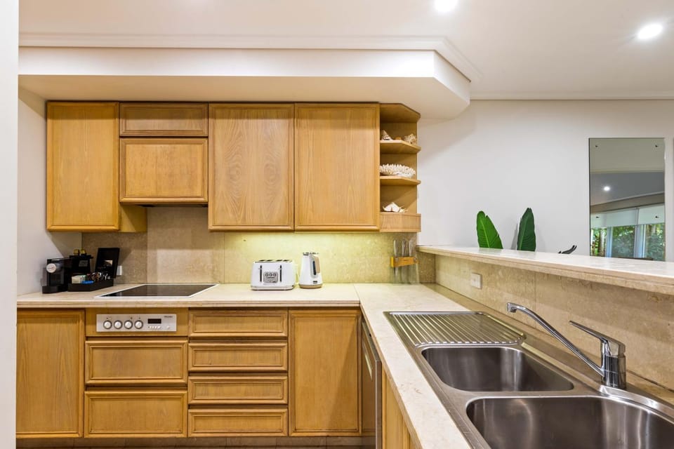 Mirage Resort Villa 418 with access to Sheraton Facilities Villa in Port Douglas