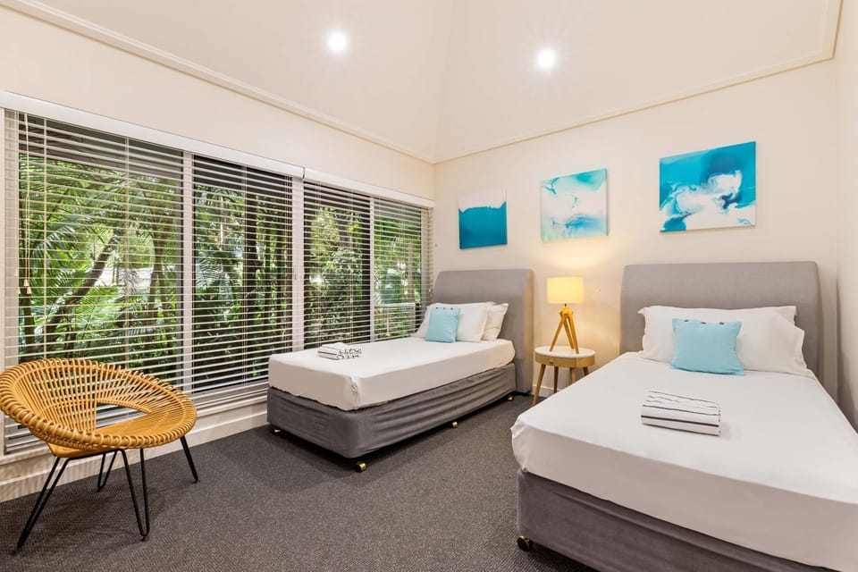Mirage Resort Villa 418 with access to Sheraton Facilities Villa in Port Douglas
