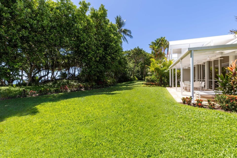 Mirage Resort Villa 421 with access to Sheraton Facilities Villa in Port Douglas