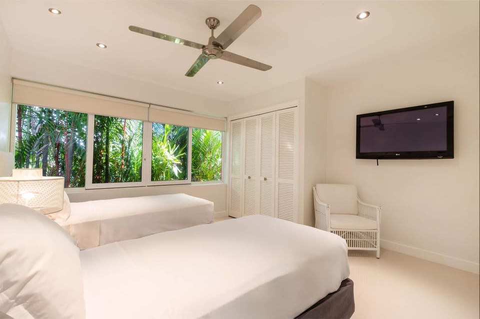 Mirage Resort Villa 421 with access to Sheraton Facilities Villa in Port Douglas