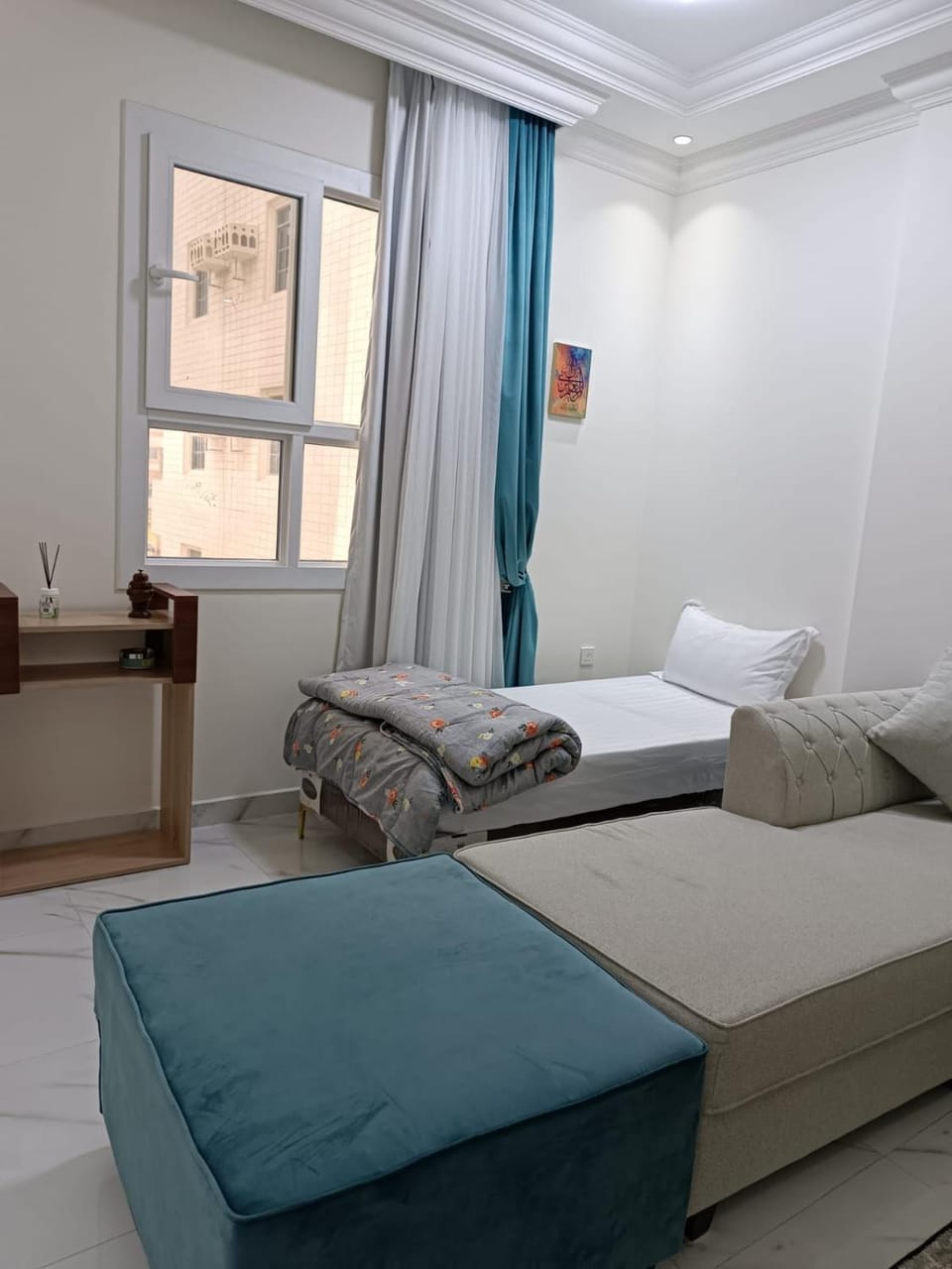 Bed, Living room