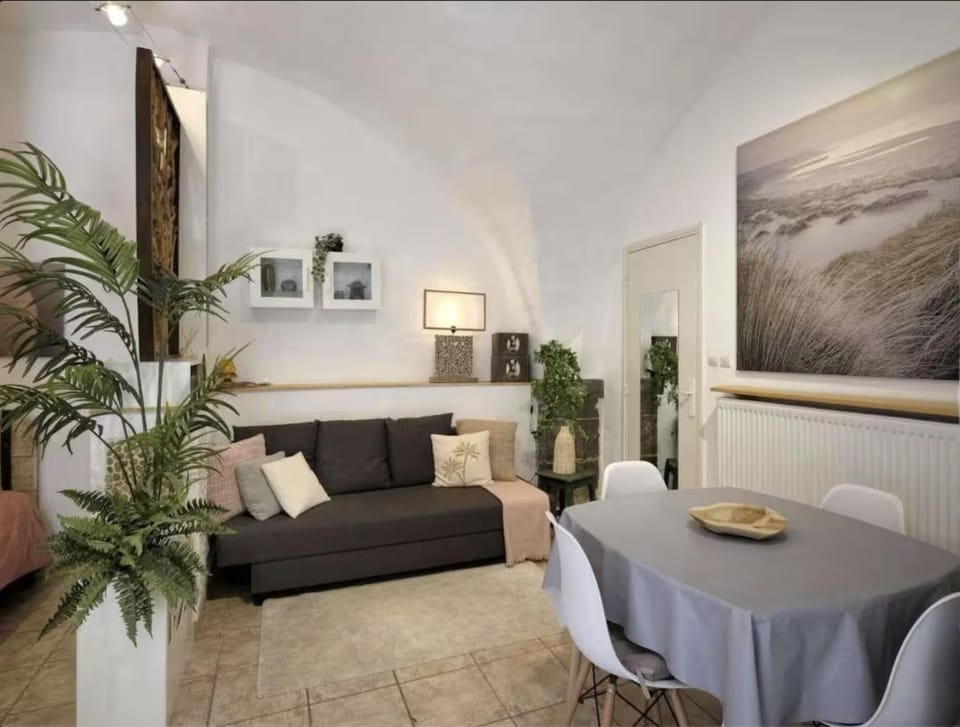 TV and multimedia, Living room, Dining area, internet