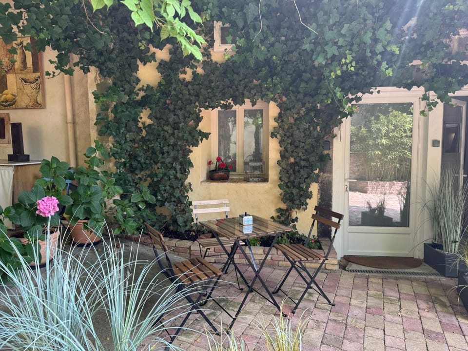Property building, Patio, Dining area