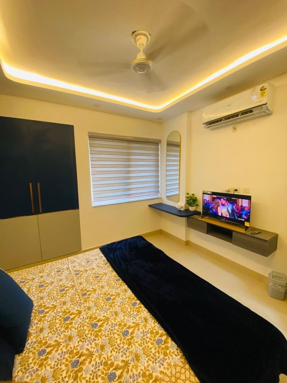 Bed, TV and multimedia, Bedroom, air conditioner